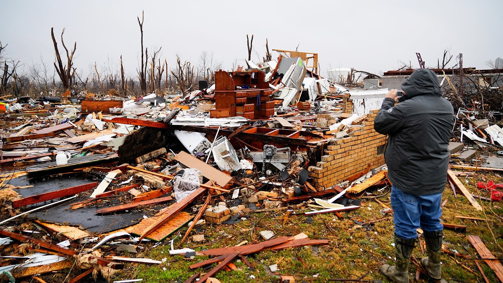 Watch TODAY Excerpt Rain challenges tornado recovery effort in