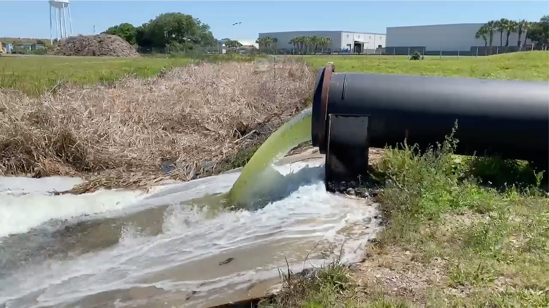 Watch Noticias Telemundo Highlight Una fuga de agua contaminada