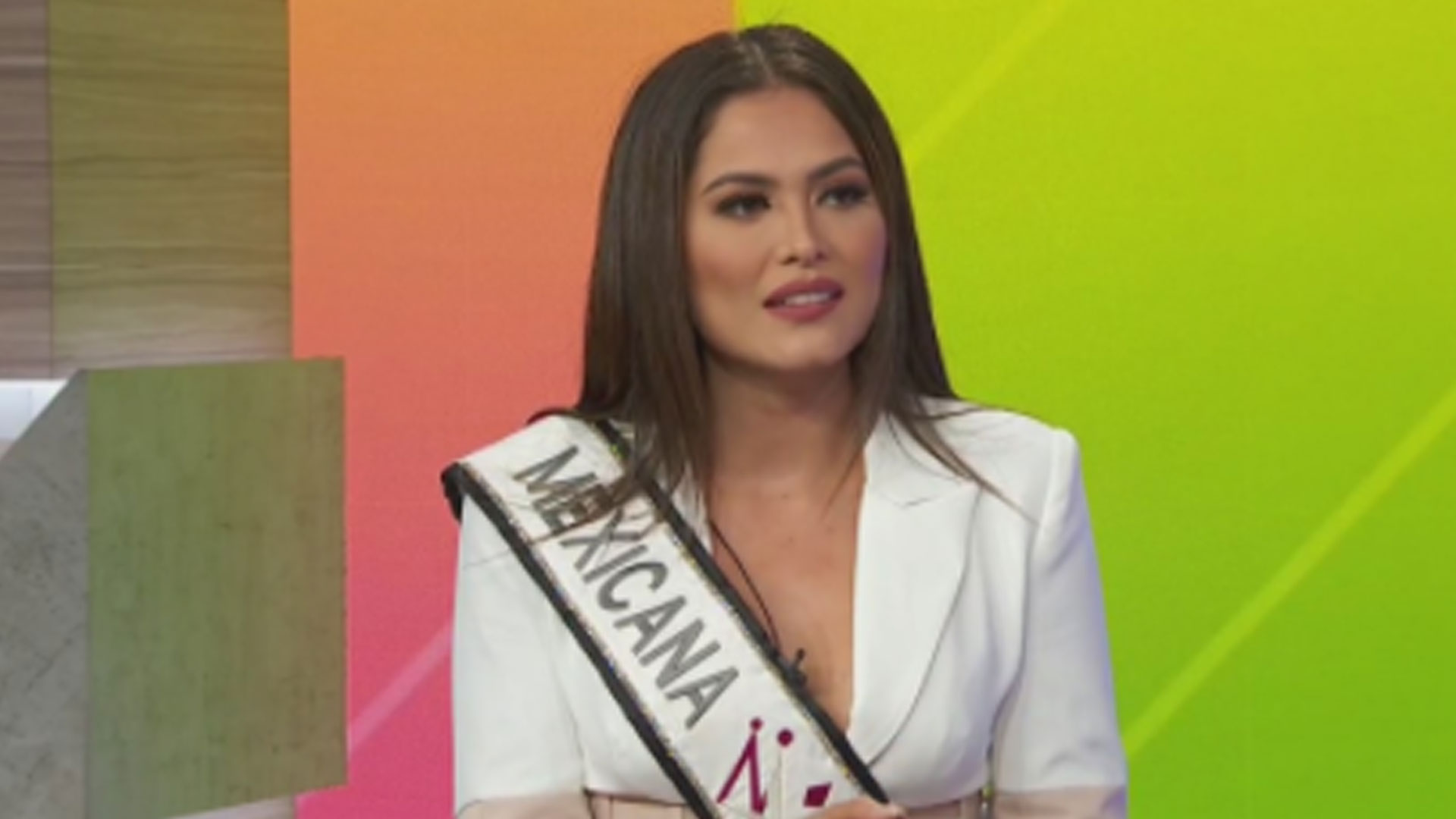 Watch En Casa con Telemundo Highlight: Conoce Andrea Meza, la mexicana decidida a ganar la ...