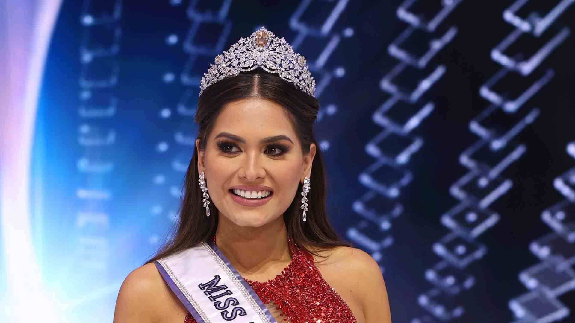 Watch Miss Universo La Coronación Highlight Andrea Meza da su primer