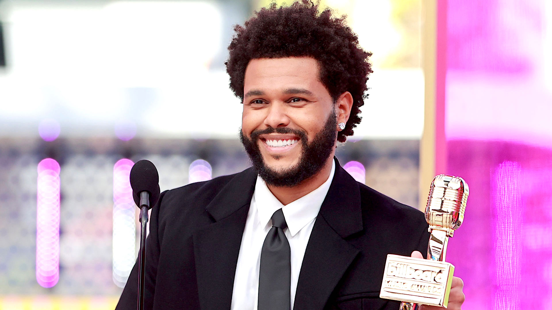 Watch Billboard Music Awards Highlight: The Weeknd Accepts the Top Hot