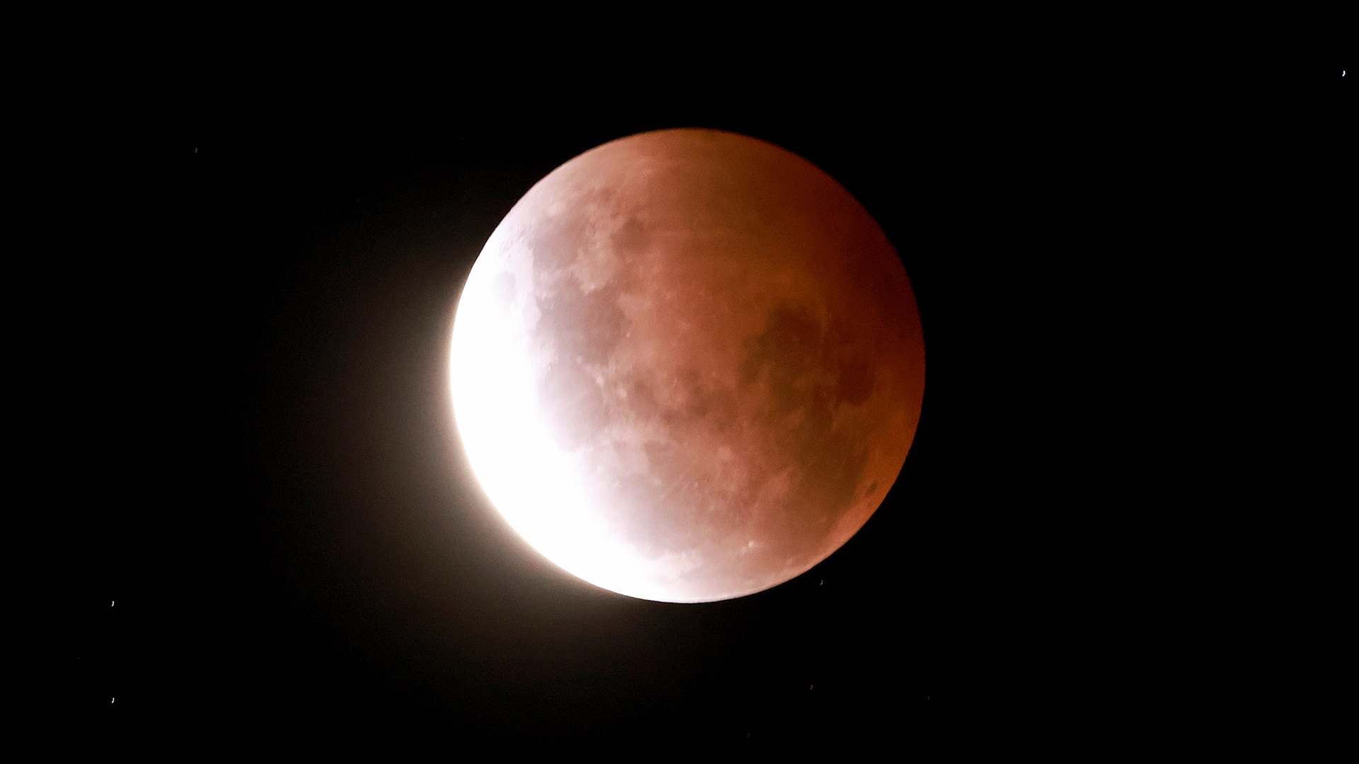 Watch Hoy Día Highlight Imágenes del eclipse lunar, la superluna y la