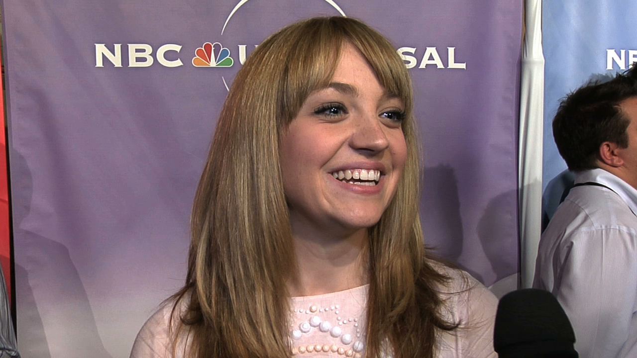 Watch Saturday Night Live Behind the Scenes: Abby Elliott on the Press ...