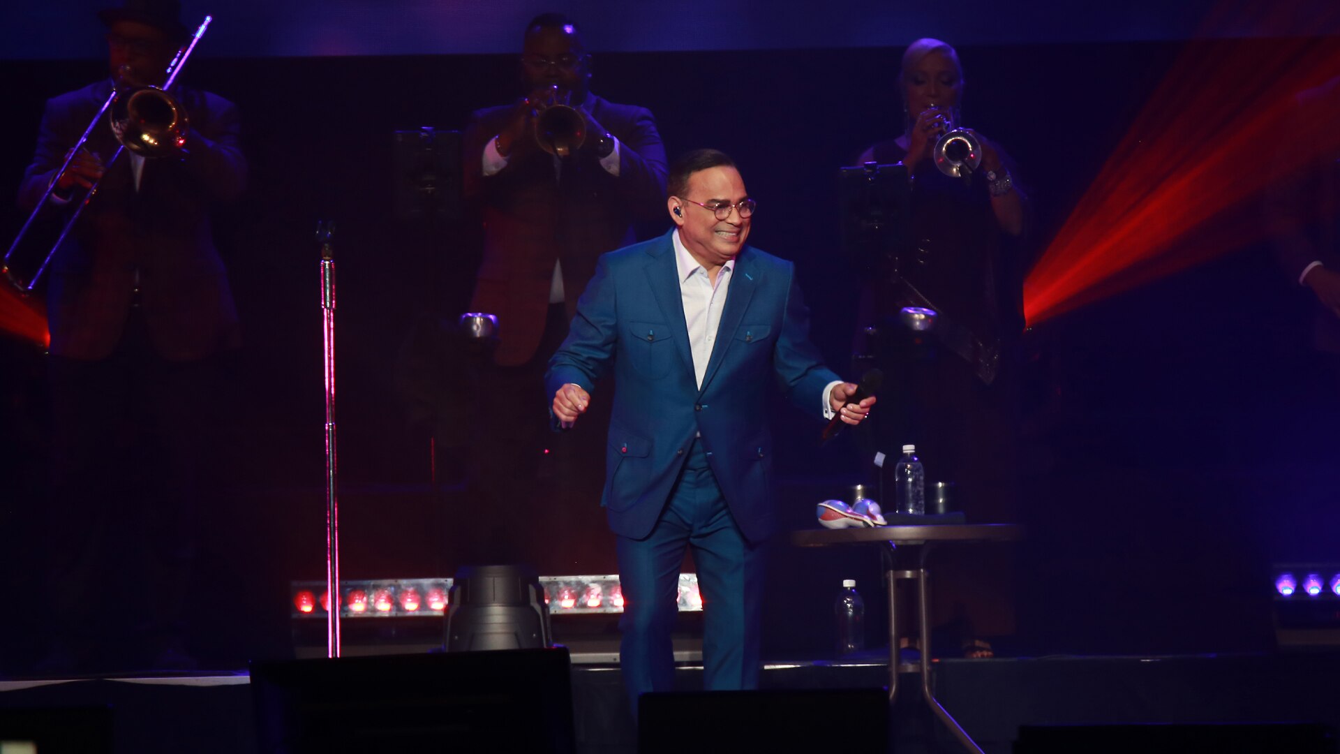 Watch Hoy Día Highlight Gilberto Santa Rosa ofrece el primer concierto