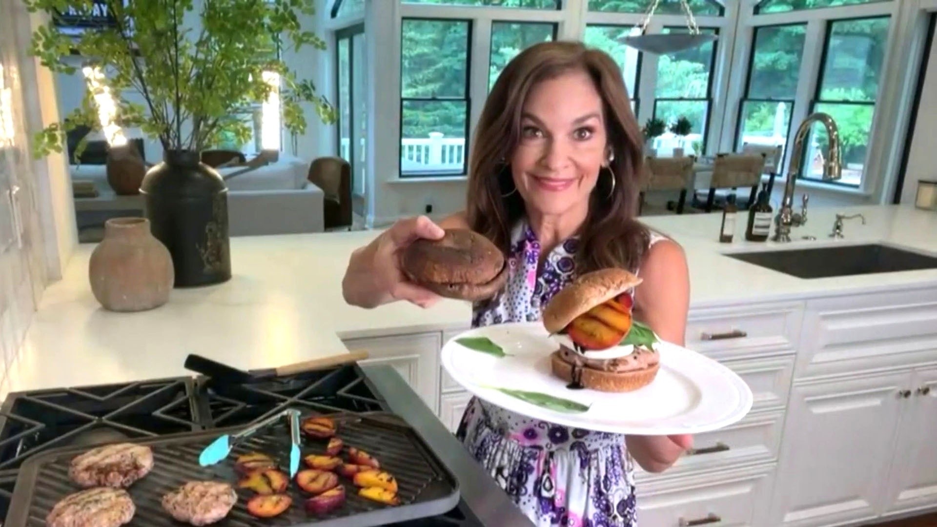 Watch TODAY Highlight Joy Bauer make peach caprese burgers