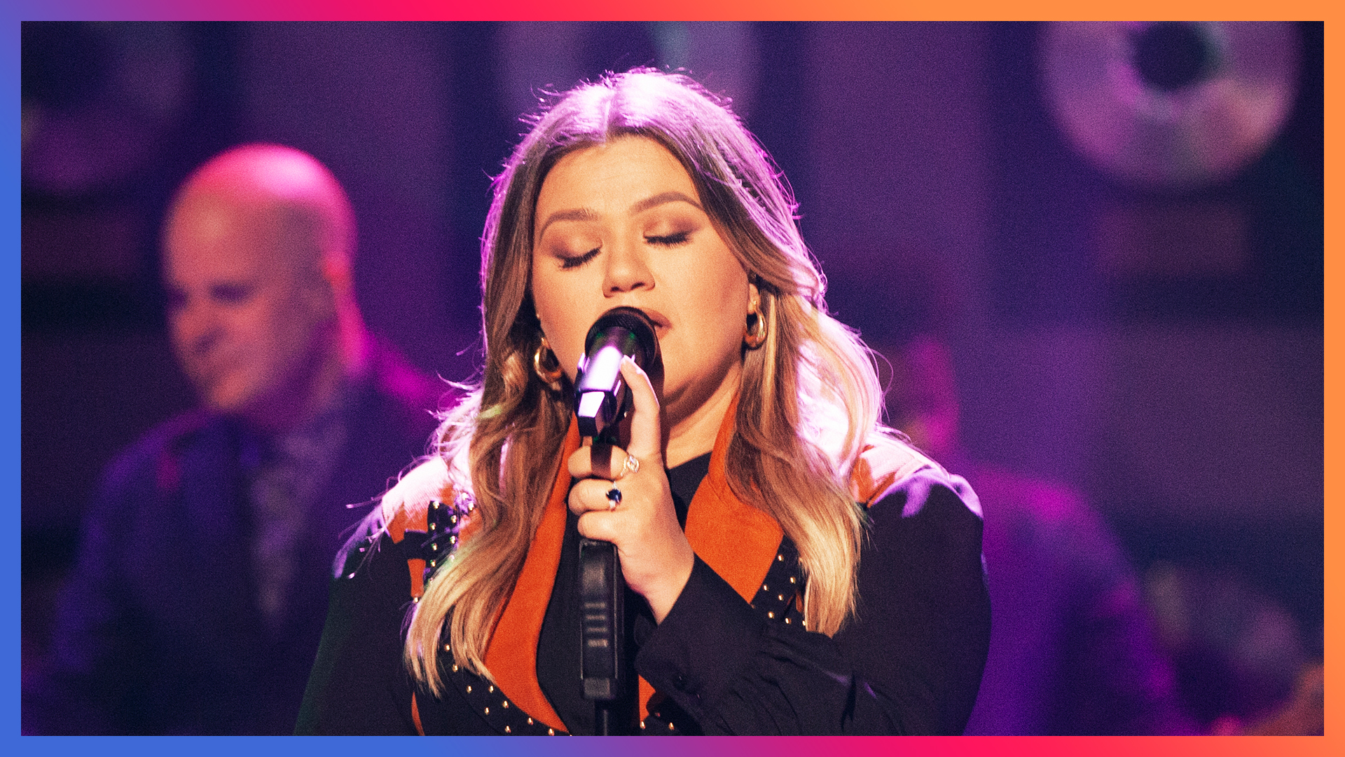 Watch The Kelly Clarkson Show Highlight Rockin� Around