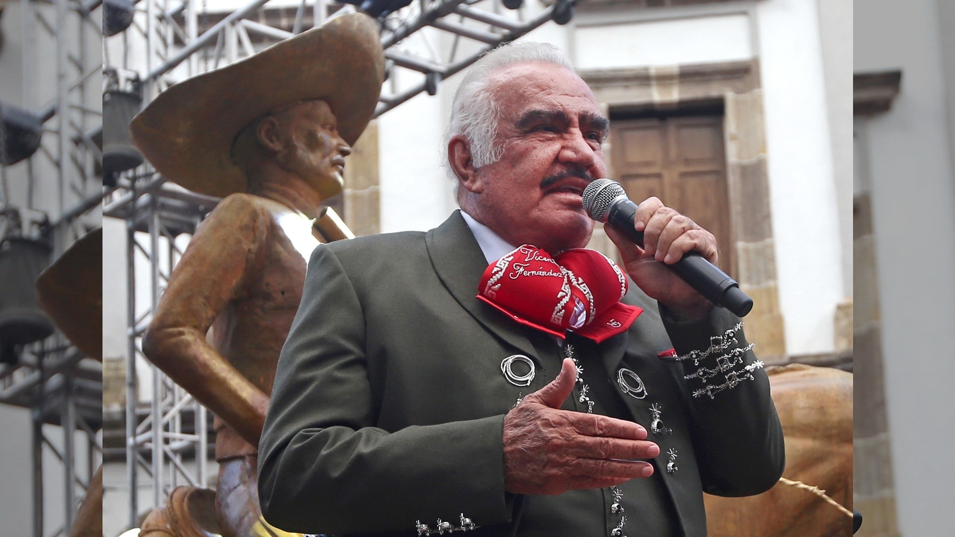 Watch Al Rojo Vivo Highlight Vicente Fernández Está Semisedado Tras Ser Sometido A Cirugía De 2536