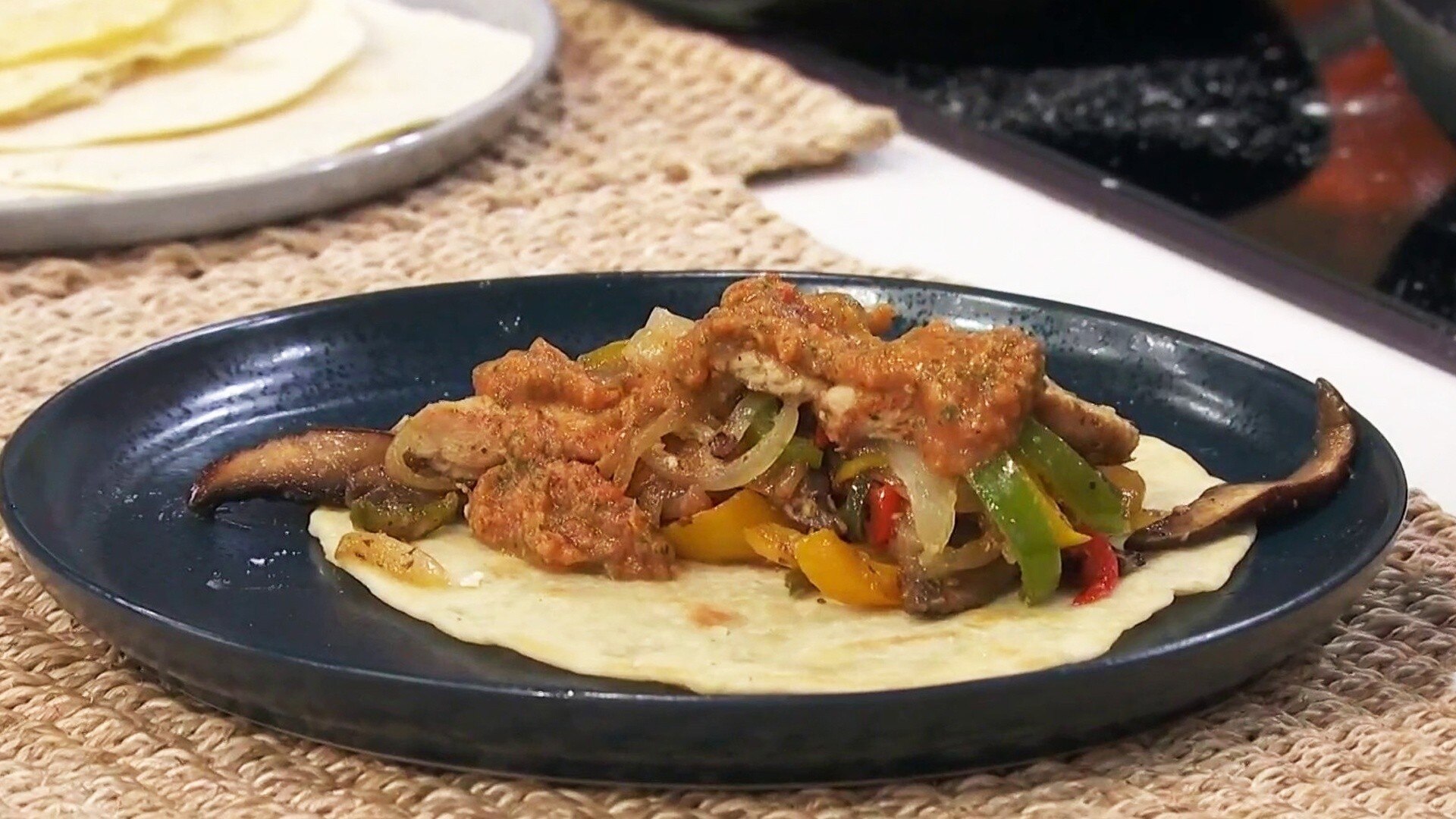 Watch Hoy Día Highlight Fajitas de pollo y hongos, una deliciosa opción para la comida de hoy