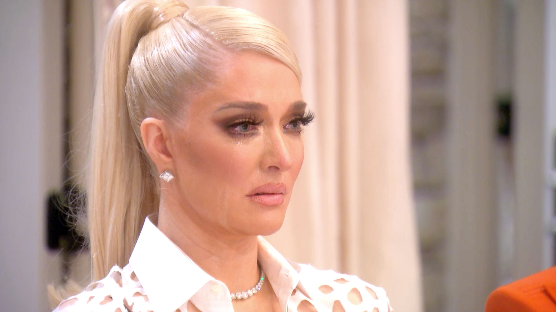 Watch The Real Housewives Of Beverly Hills Highlight Erika Girardi Breaks Down In Tears Look