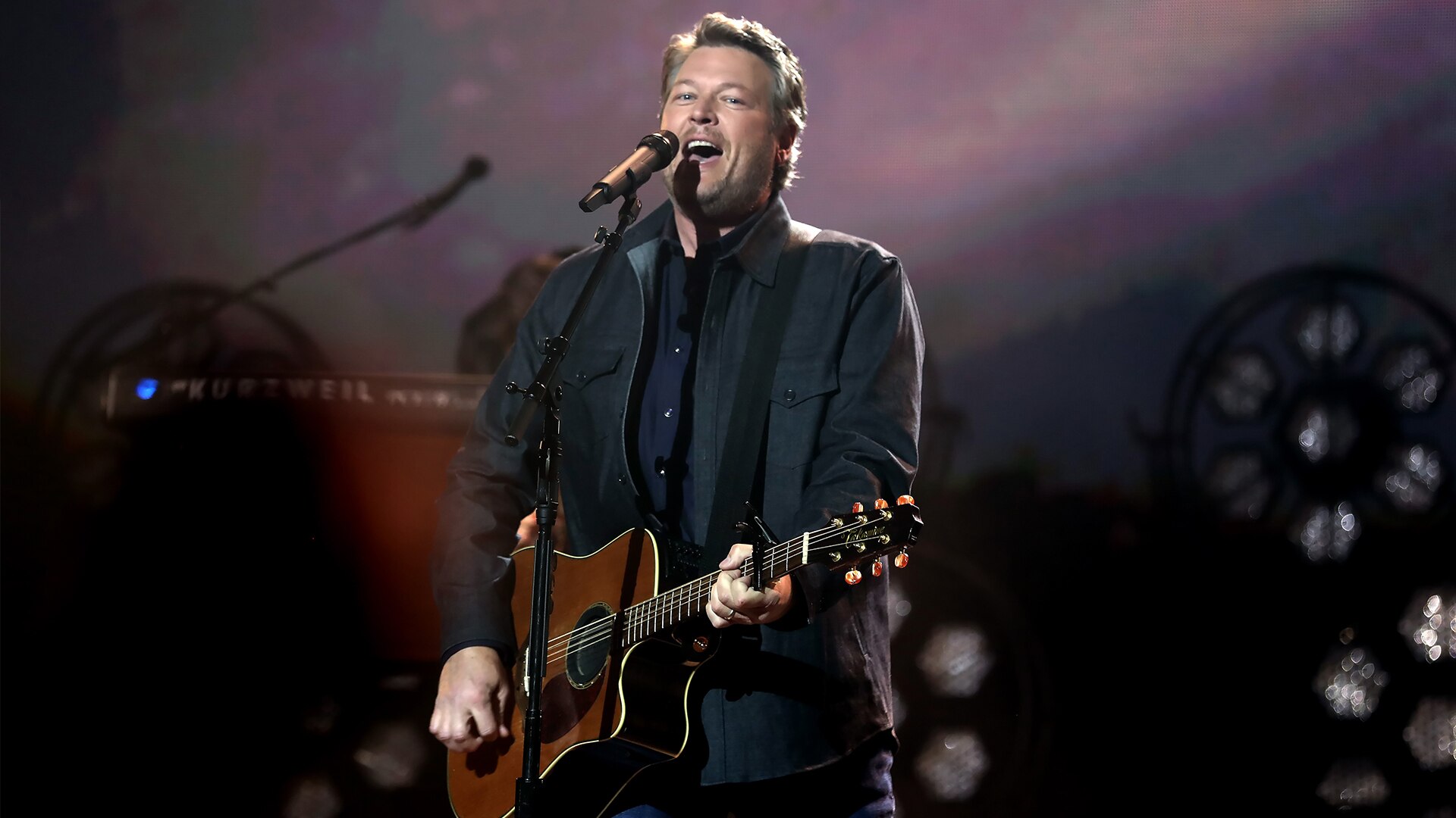 Watch People's Choice Awards Highlight Blake Shelton Performs