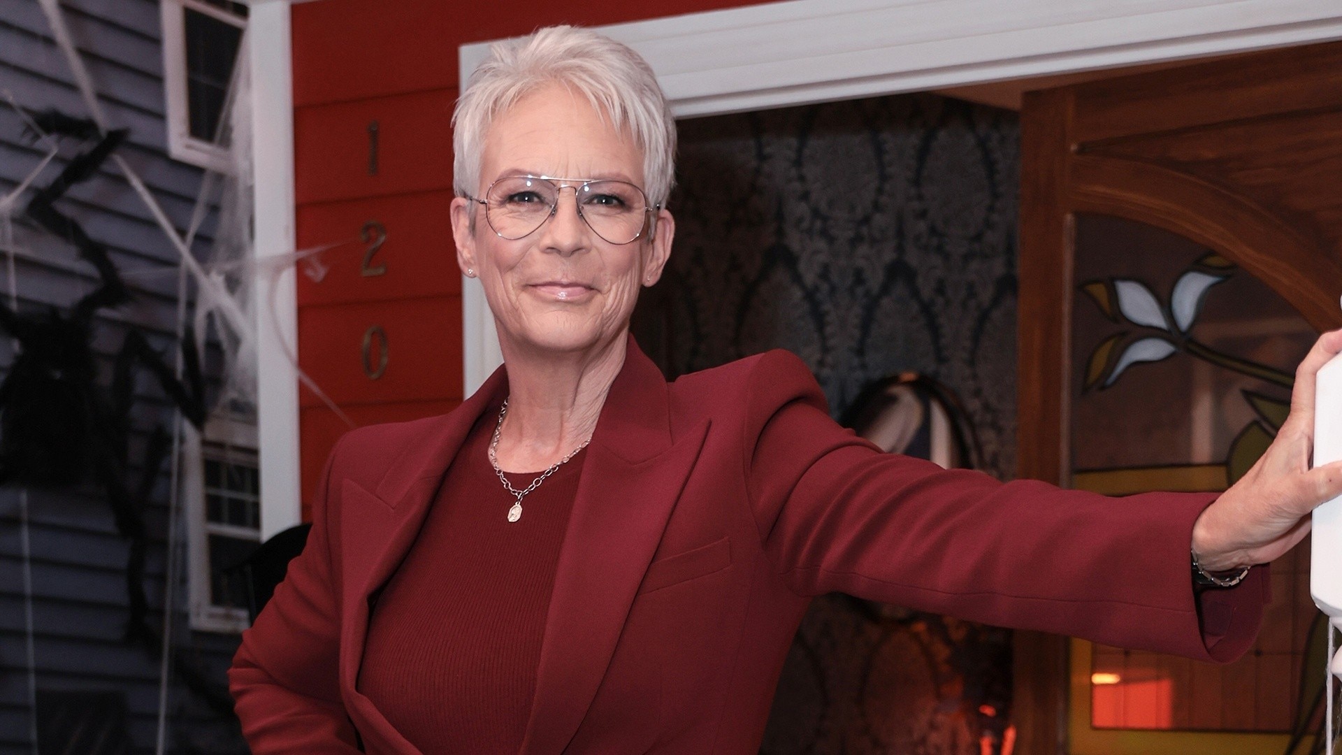Watch TODAY Excerpt Jamie Lee Curtis posts thenandnow photos for