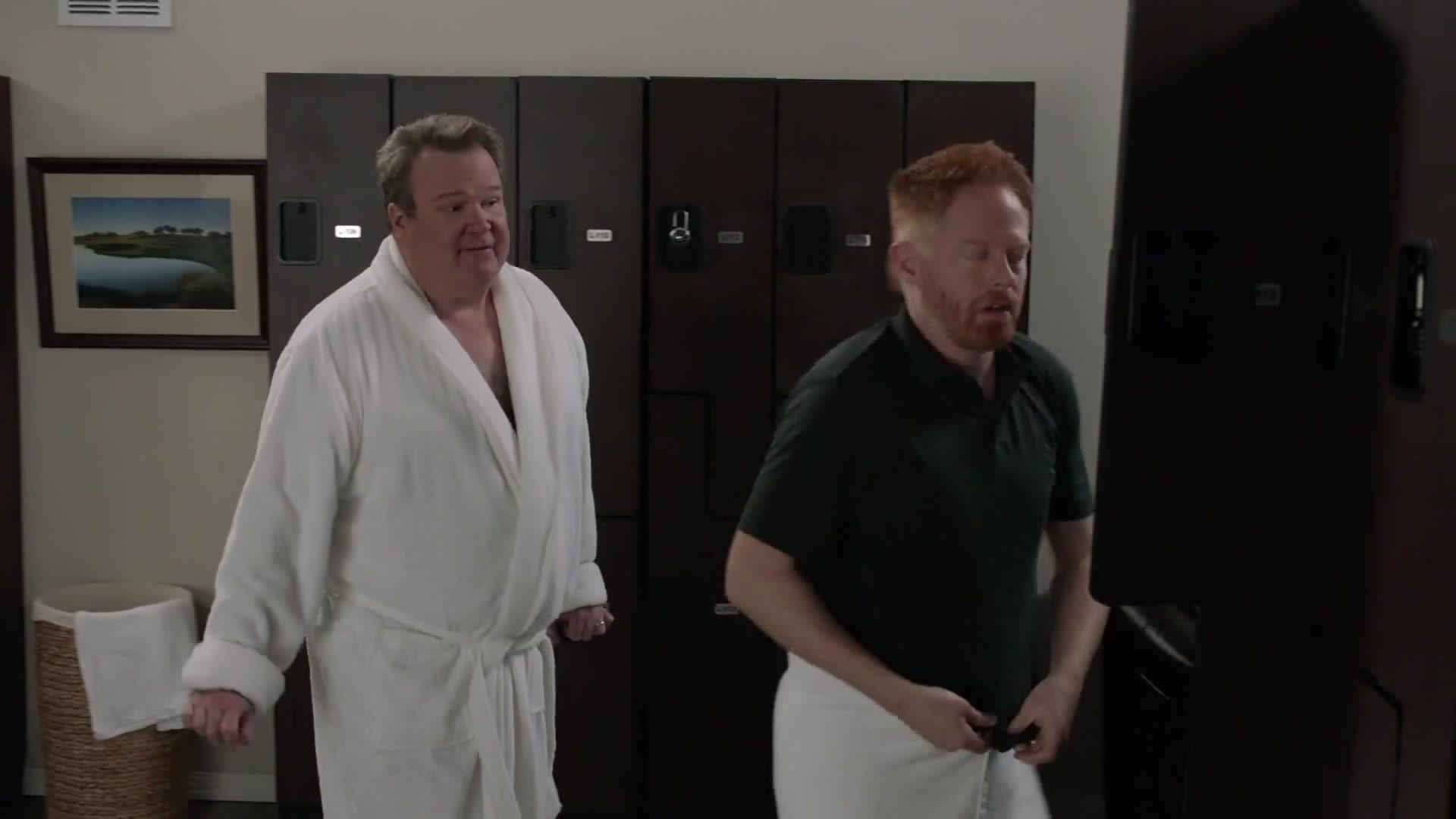 Watch Modern Family Episode On the Same Paige