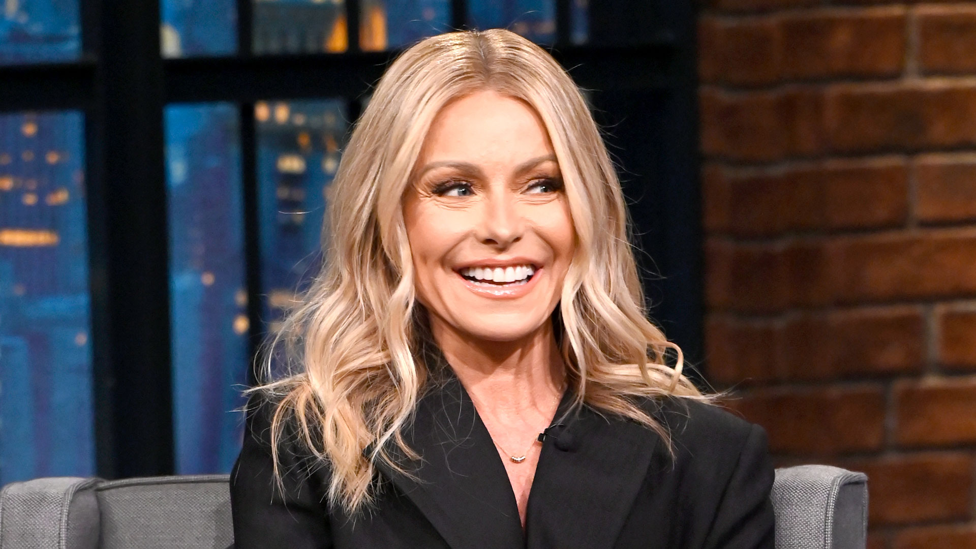 Watch Late Night with Seth Meyers Highlight Kelly Ripa Accidentally