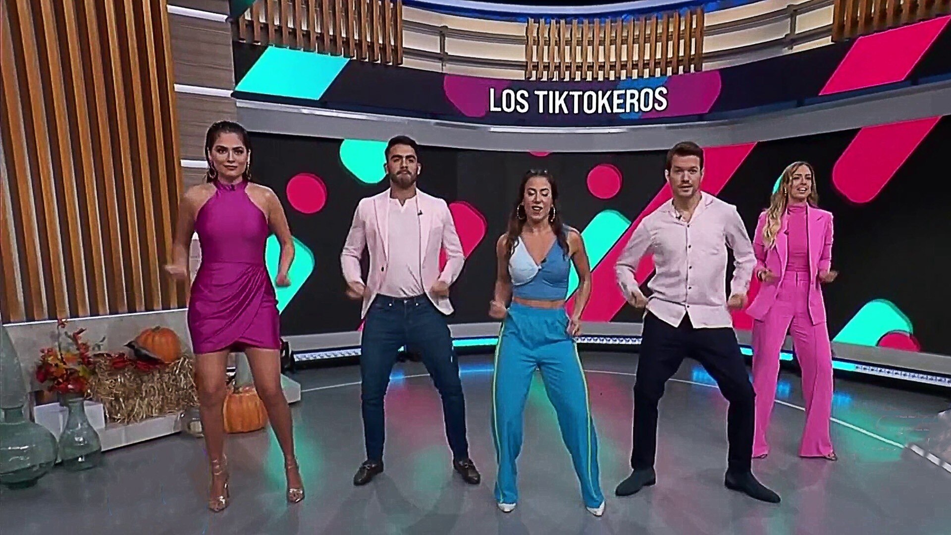 Watch En Casa Con Telemundo Highlight Carlos Adyan Y Andrea Meza Bailan Al Puro Estilo 0719