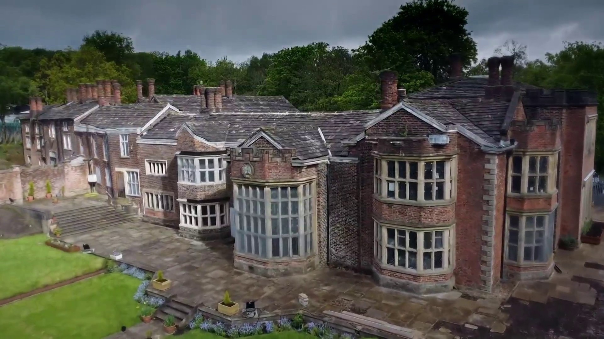 Watch TODAY Excerpt Take a look inside the haunted houses and castles