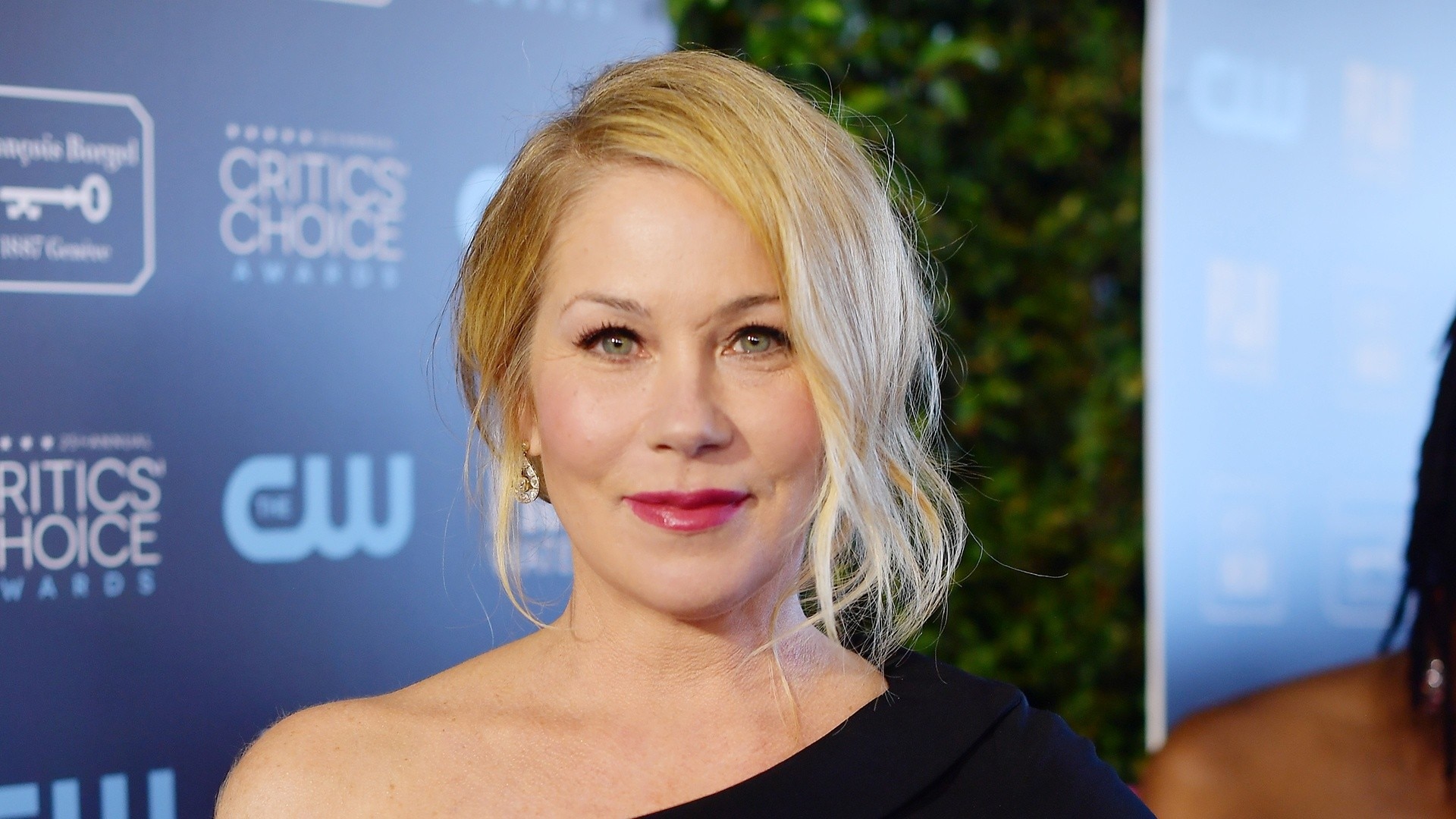 Watch Today Excerpt Christina Applegate Gets Candid On Living With Multiple Sclerosis 