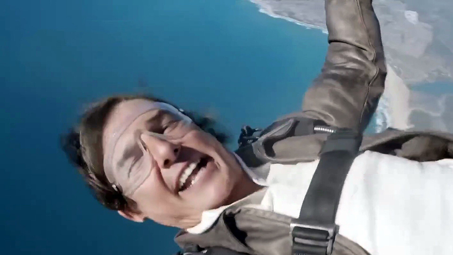 Watch TODAY Excerpt Tom Cruise thanks ‘Top Gun’ fans as he jumps out