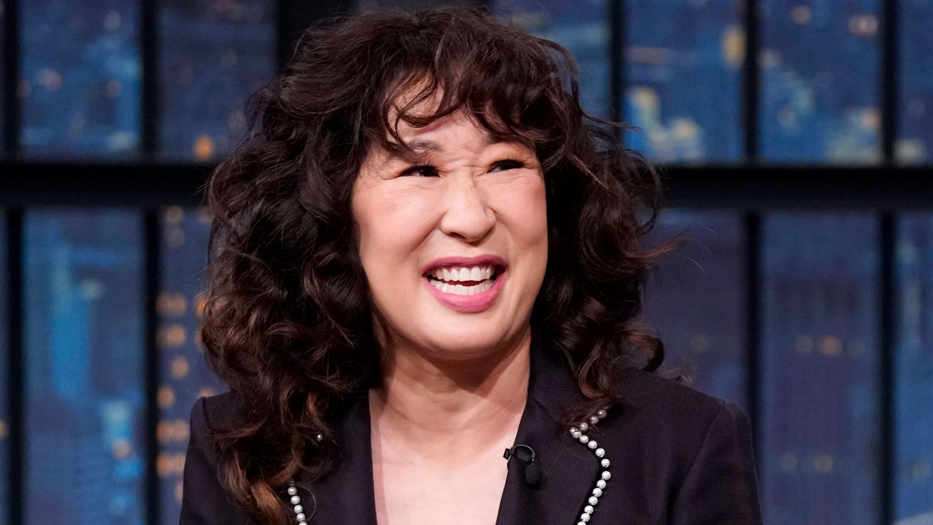 Watch Late Night With Seth Meyers Highlight Sandra Oh And Andy Samberg Were Upset They Couldnt 