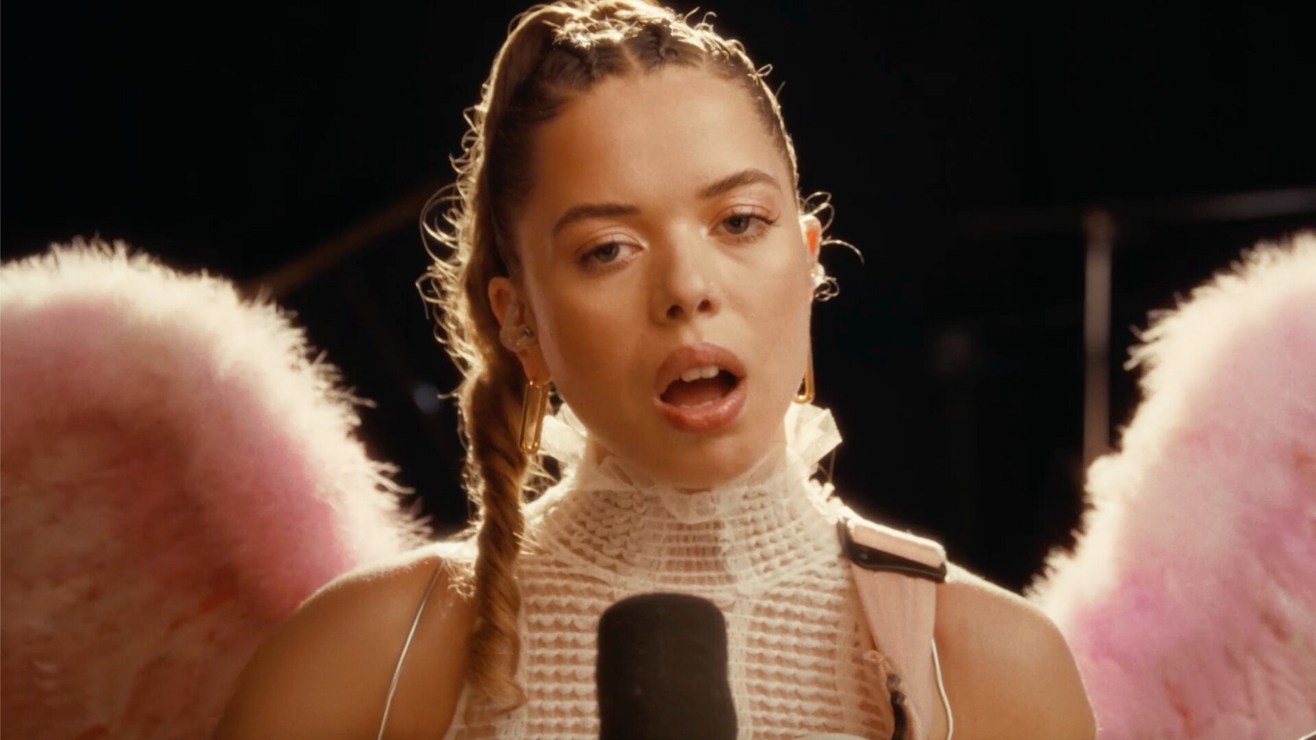Watch The Tonight Show Starring Jimmy Fallon Highlight Nilüfer Yanya