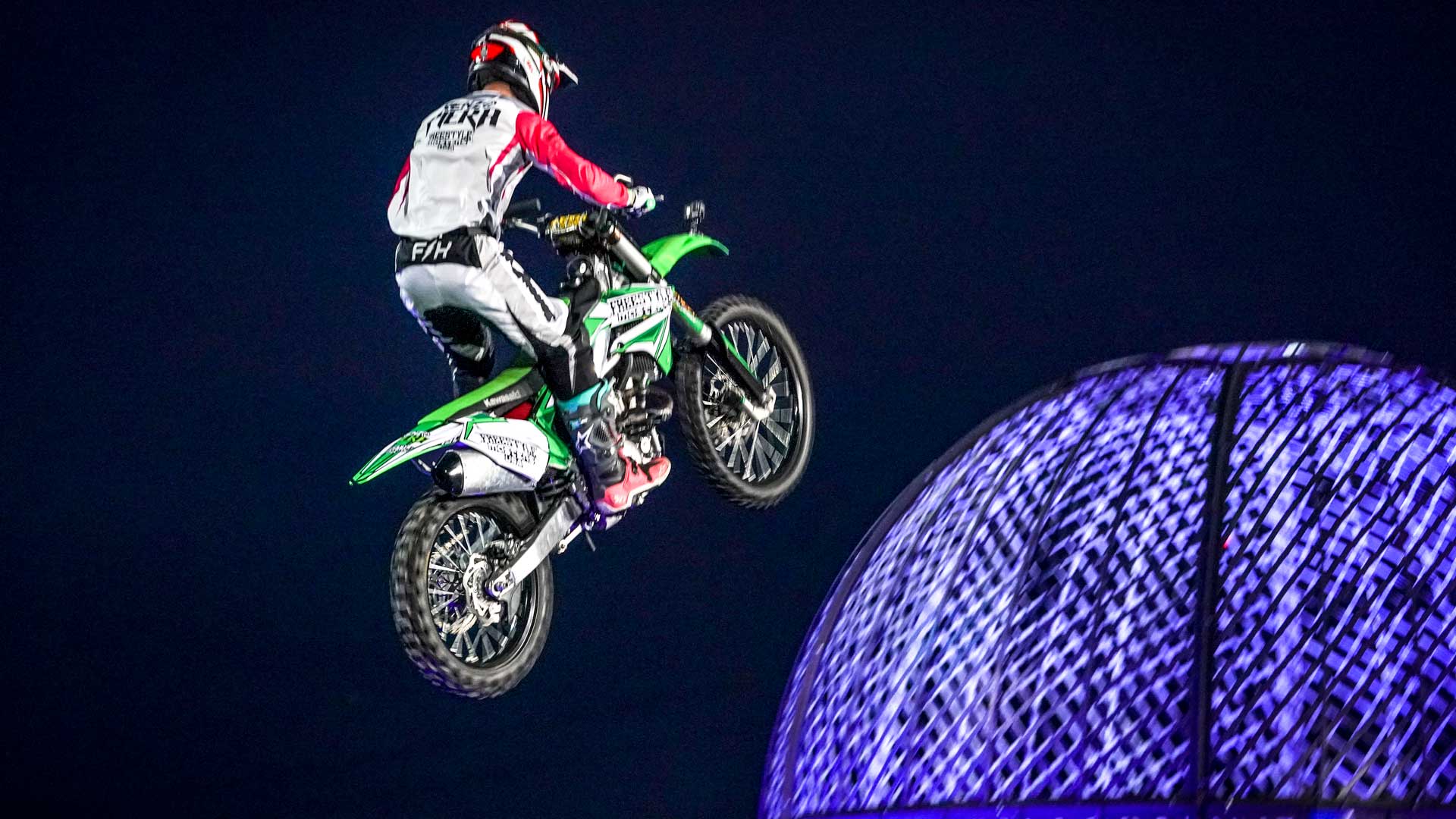 Watch America's Got Talent Extreme Highlight Alfredo Silva's Cage