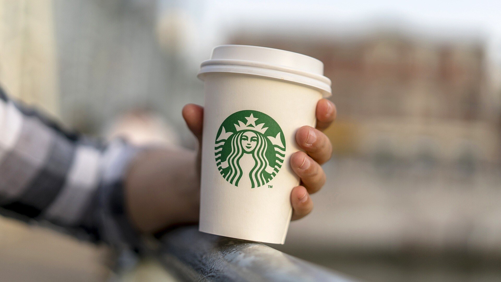 Watch Today Excerpt Starbucks Makes Moves To Phase Out Disposable Cups 9662