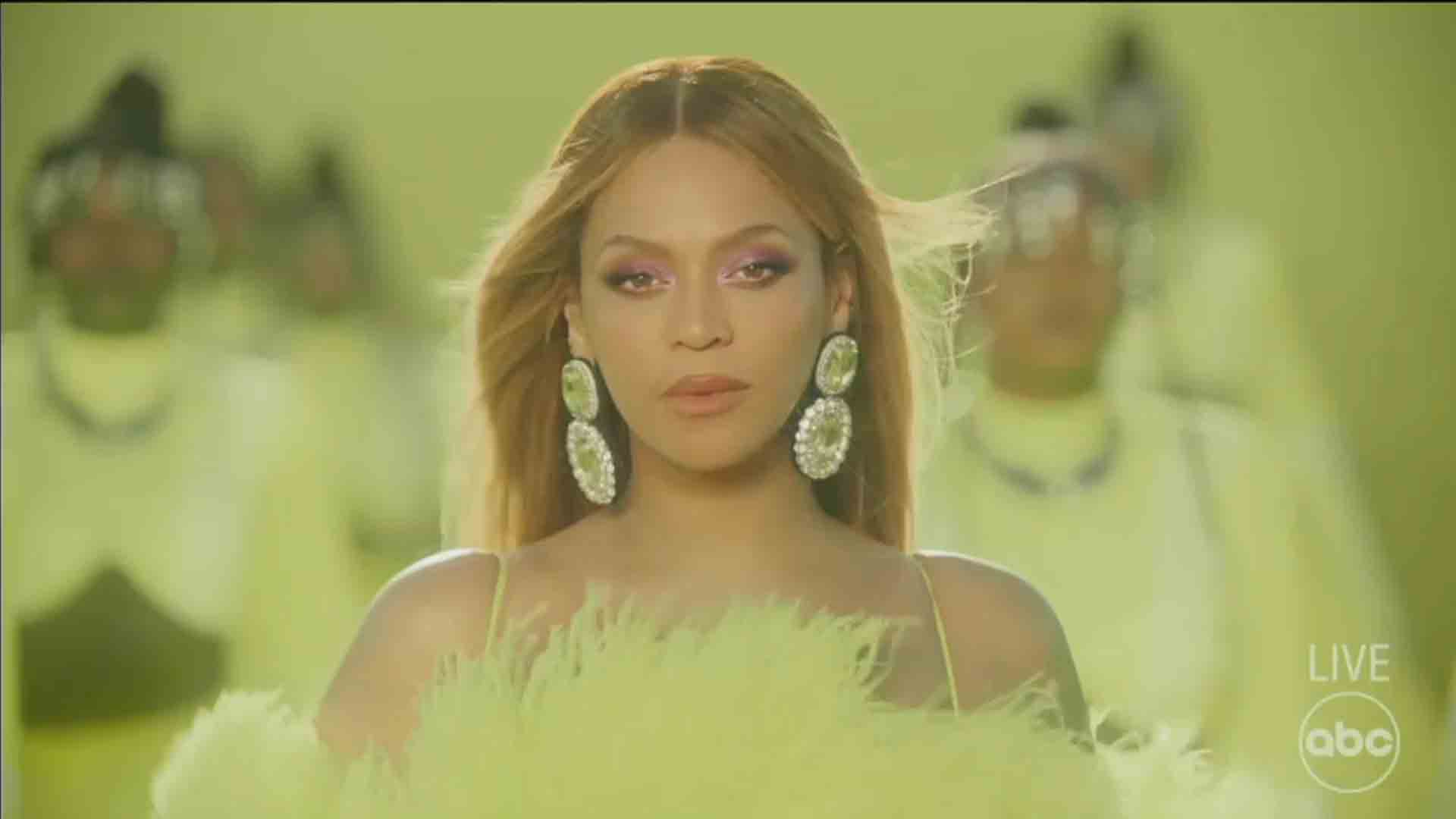 Watch Access Hollywood Highlight Beyonce Opens The 2022 Oscars With(00)