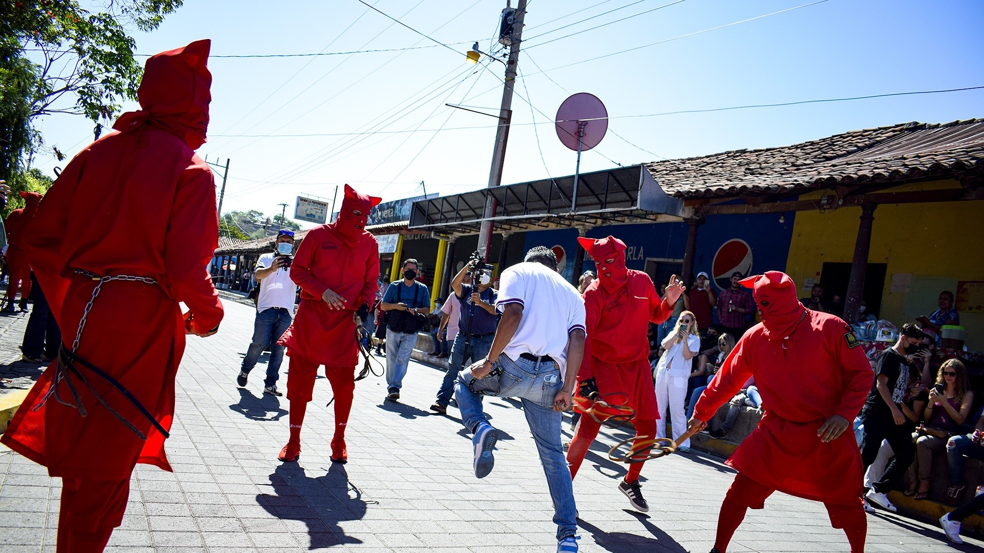 Watch hoy Día Highlight Celebran en El Salvador la fiesta de los