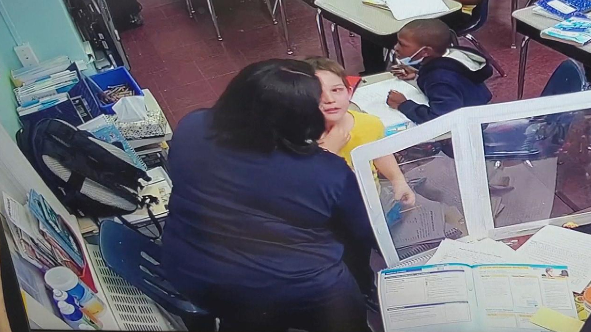 Watch TODAY Excerpt Watch Teacher saves student from choking on(02)
