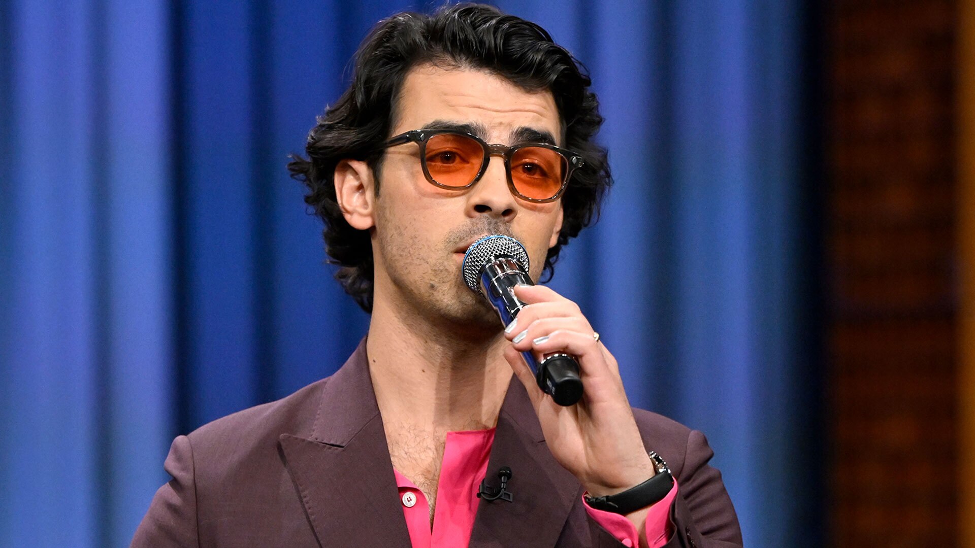Watch The Tonight Show Starring Jimmy Fallon Highlight Joe Jonas Gives