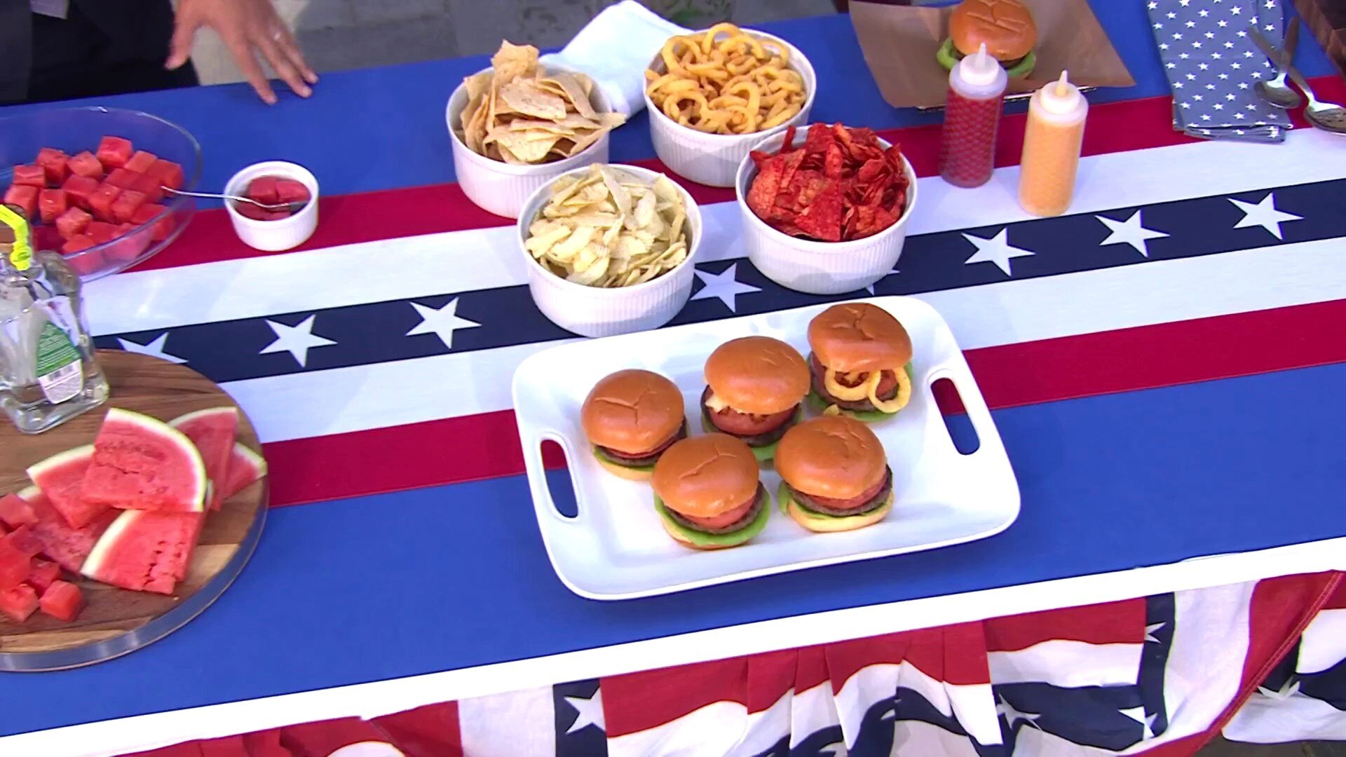 Watch TODAY Excerpt Pull of the perfect Memorial Day picnic with these