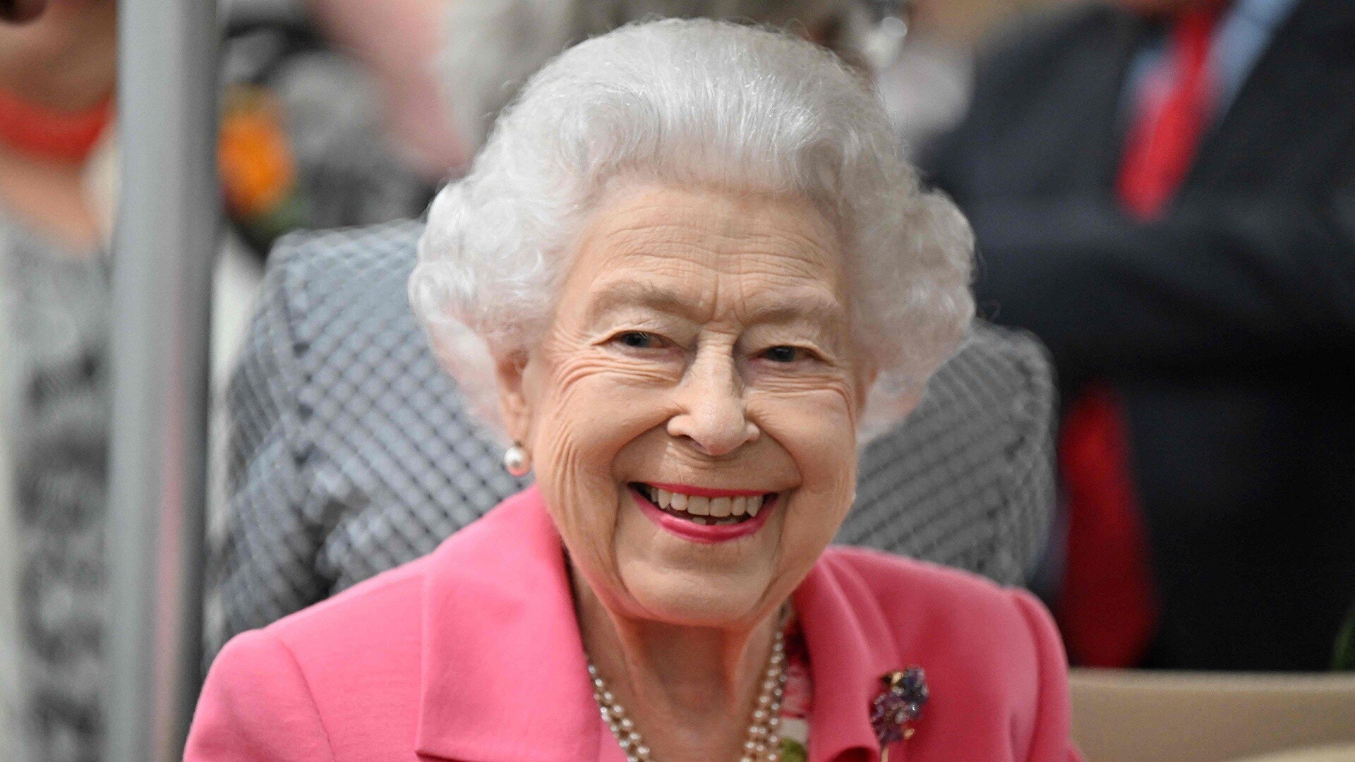 Watch TODAY Excerpt See first glimpse of Queen Elizabeth arriving to