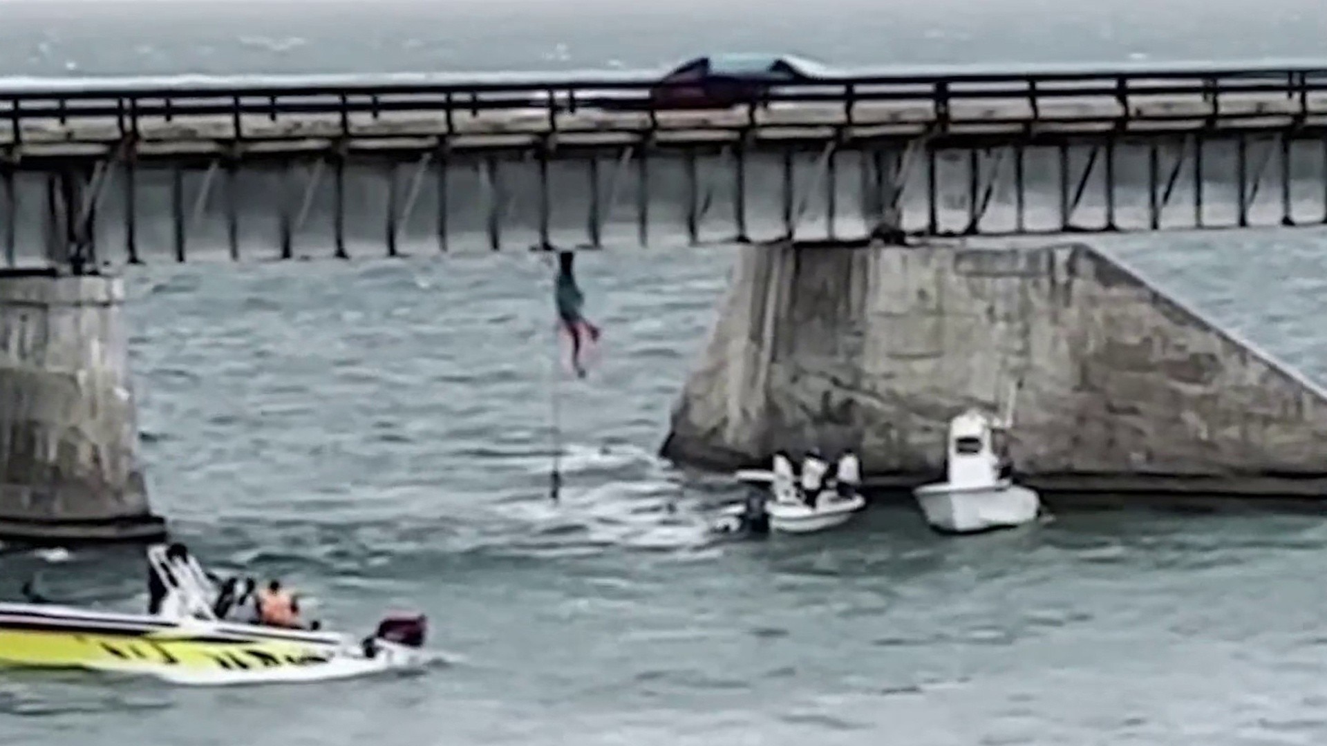 Watch TODAY Excerpt Parasail hits bridge in Florida Keys, leaving 1