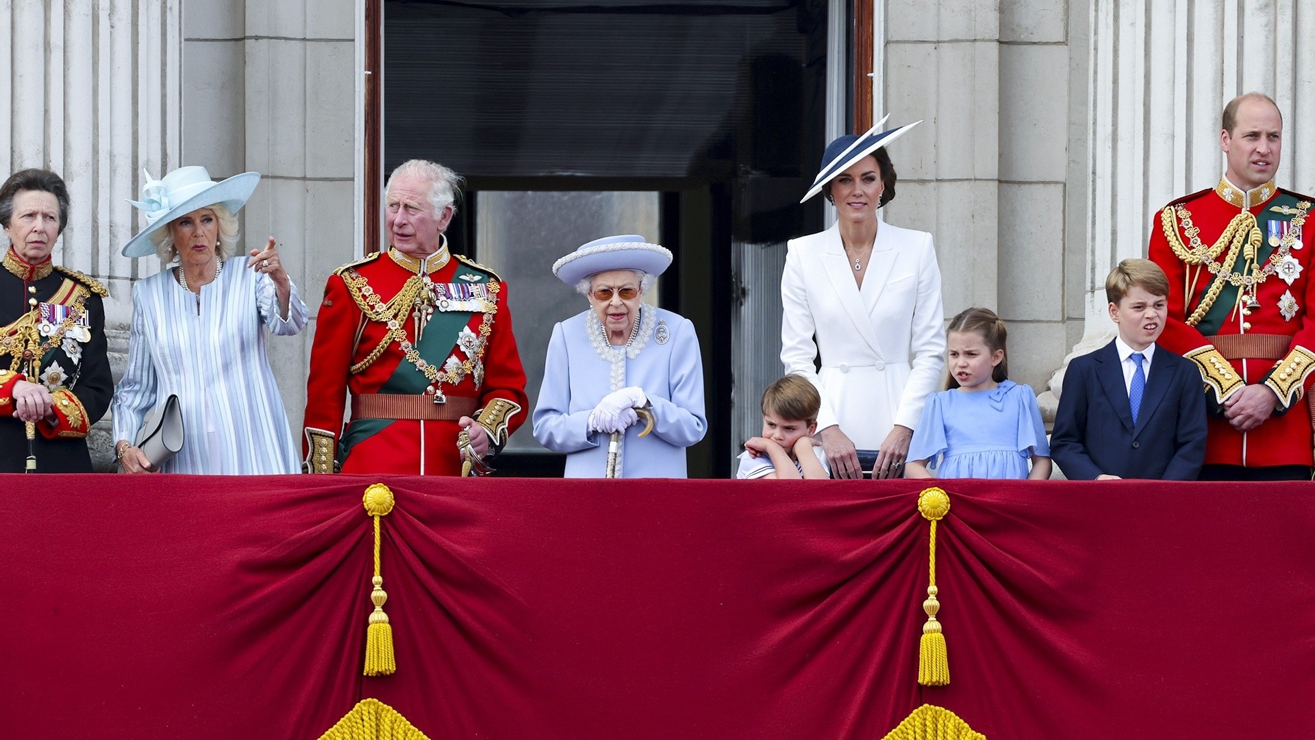 Watch Hoy Día Highlight La Realeza Celebra El Jubileo De Platino De Isabel Ii En El Balcón De 4584