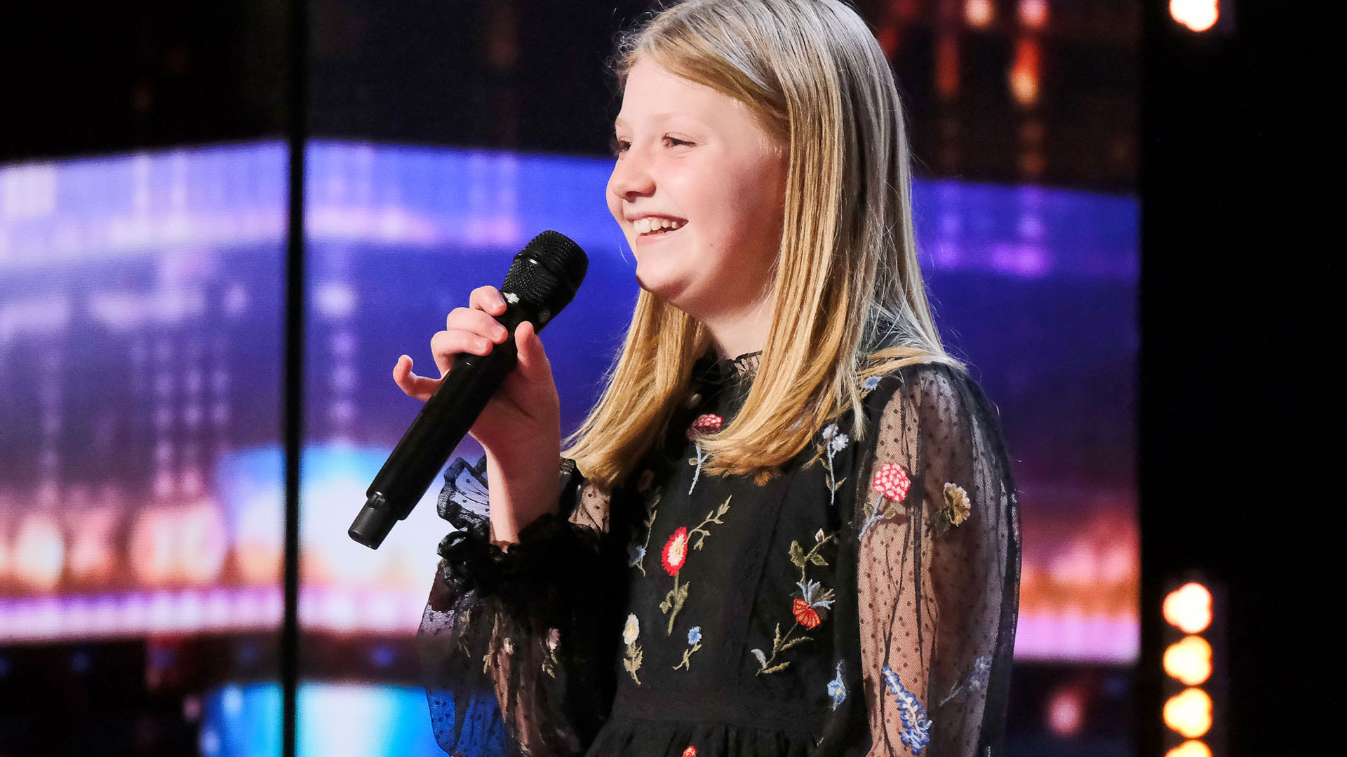 Watch Americas Got Talent Highlight 9 Year Old Harper Screams Holy Roller And Shocks The