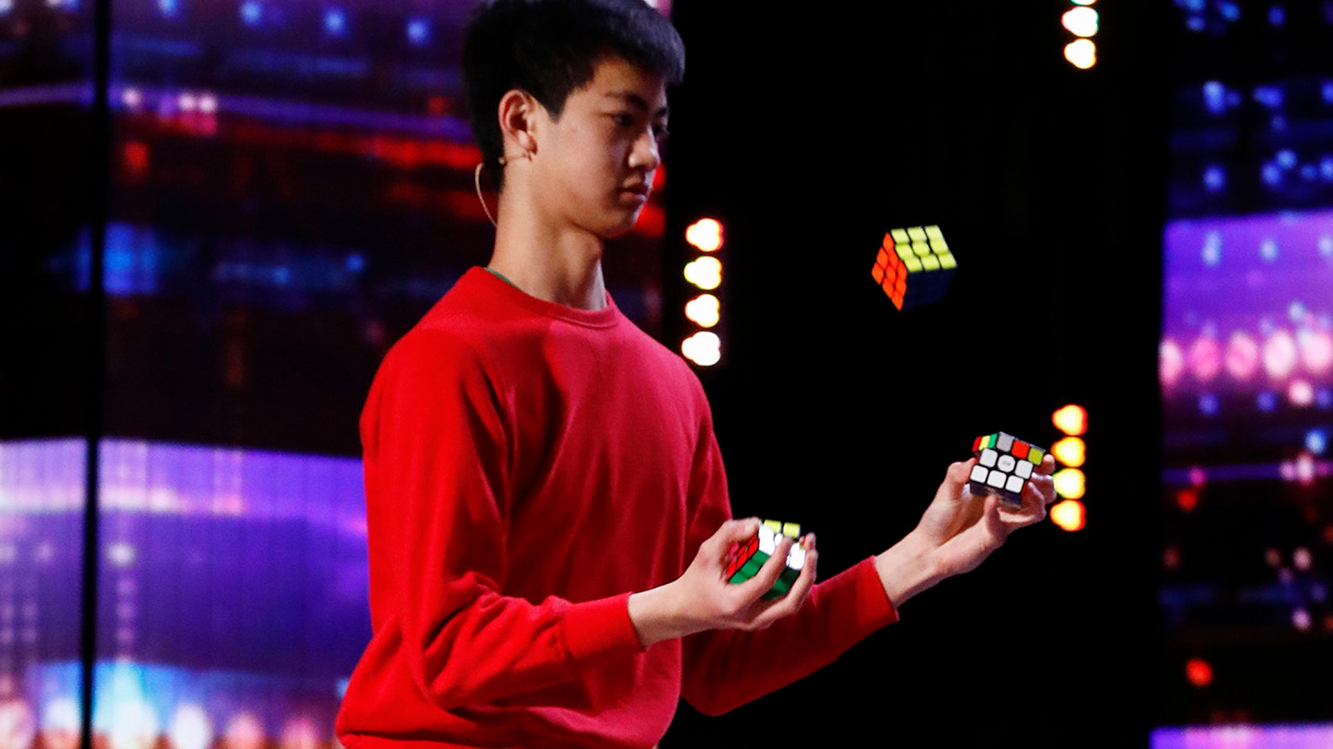 Watch America S Got Talent Highlight 17 Year Old Ethan Jan Delivers An Amazing Rubik S Cube