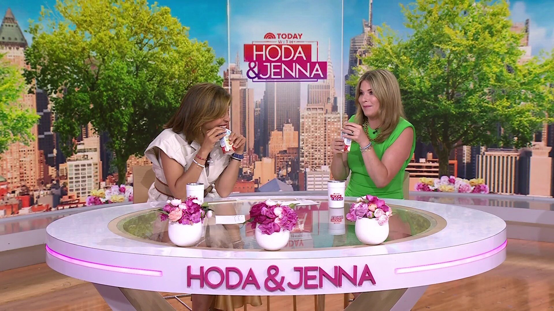 Watch TODAY Excerpt Hoda and Jenna put a juice box hack to the test