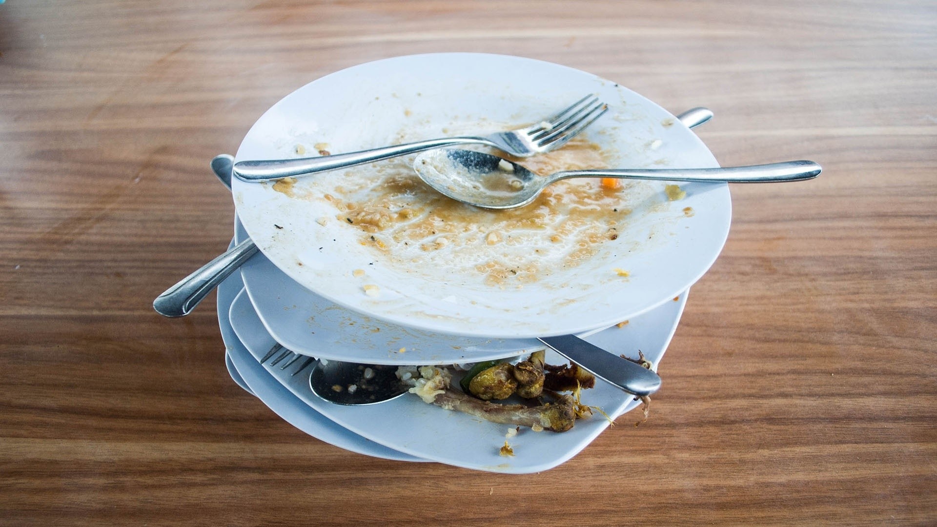 Watch TODAY Excerpt: Do waiters appreciate when you stack your dirty