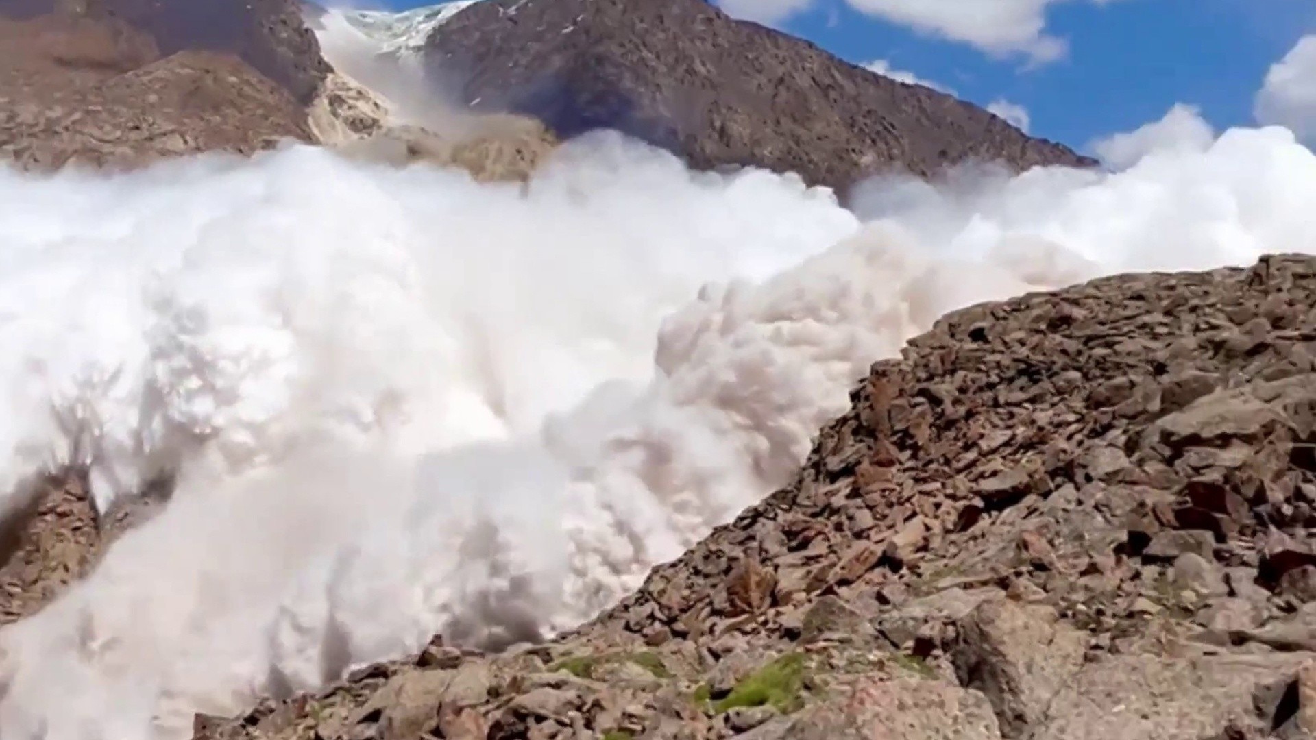 Watch TODAY Excerpt Avalanche sweeps over hiker climbing in Kyrgyzstan
