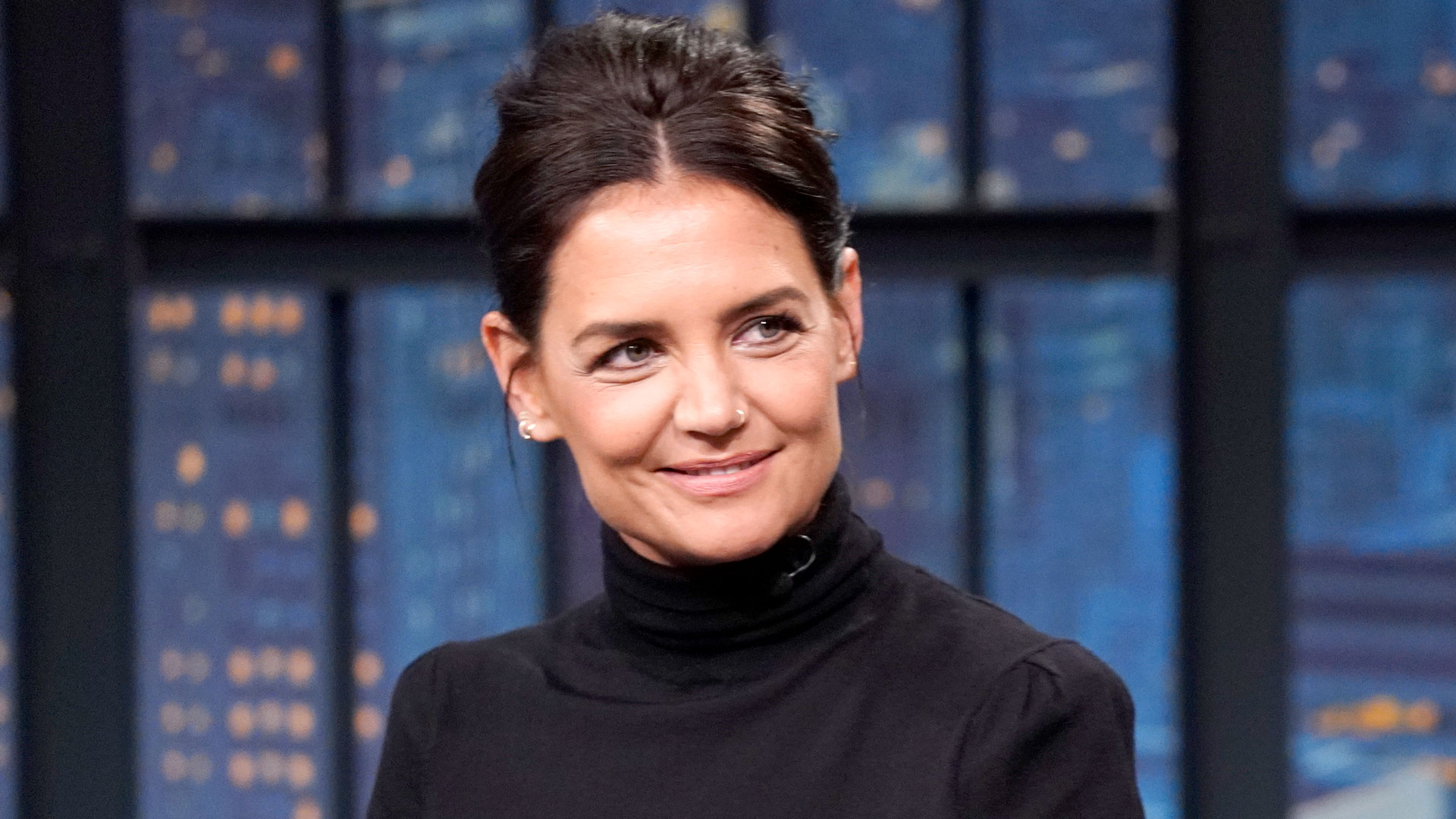 Watch Late Night With Seth Meyers Highlight Katie Holmes Loves Snooping Around New York City 