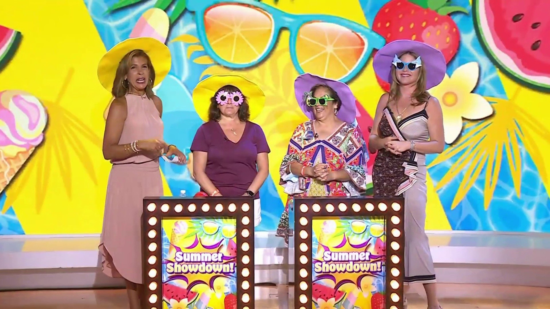 Watch TODAY Excerpt Hoda and Jenna play Summer Showdown with 2 plaza