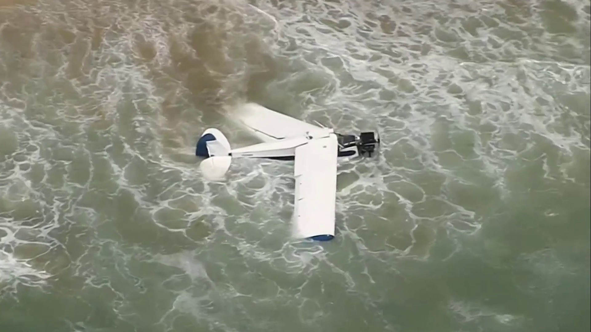 Watch TODAY Excerpt Small plane crashes into ocean near crowded