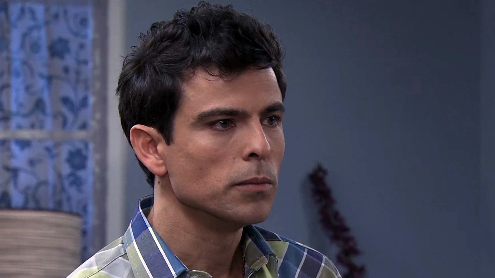 Watch El Señor de los Cielos Episode: Pedida matrimonial - NBC.com - El Señor De Los Cielos Season 1 Episode 1