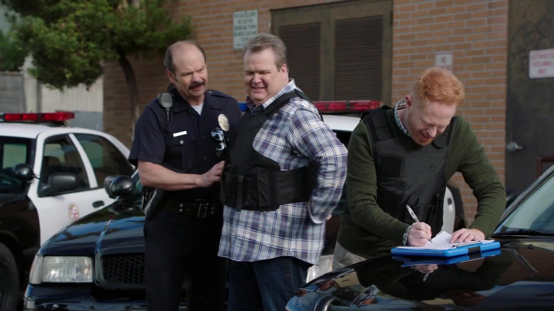 Watch Modern Family Episode CHiPs and Salsa