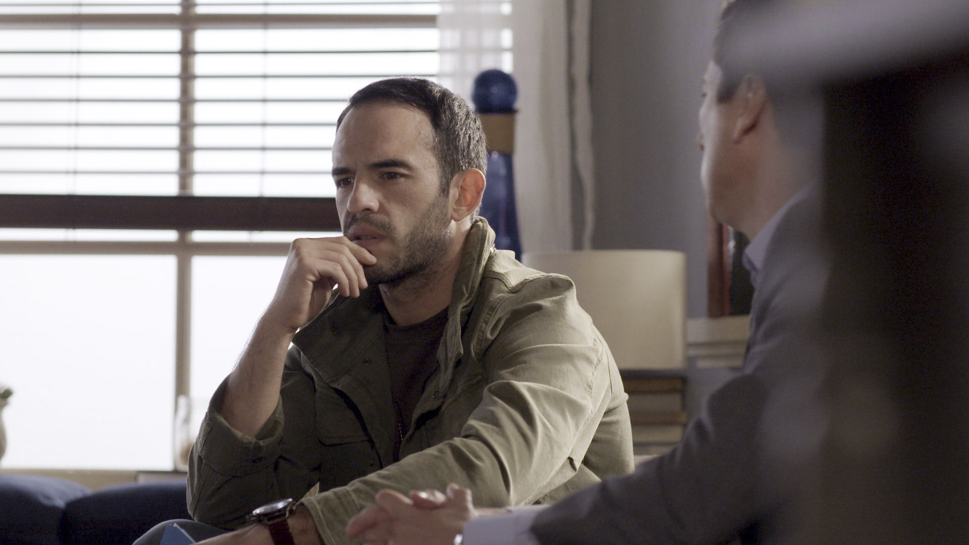 Watch Al Otro Lado del Muro Episode: Joel desconfía de Sofía - NBC.com - Al Otro Lado Del Muro Season 1 Episode 1