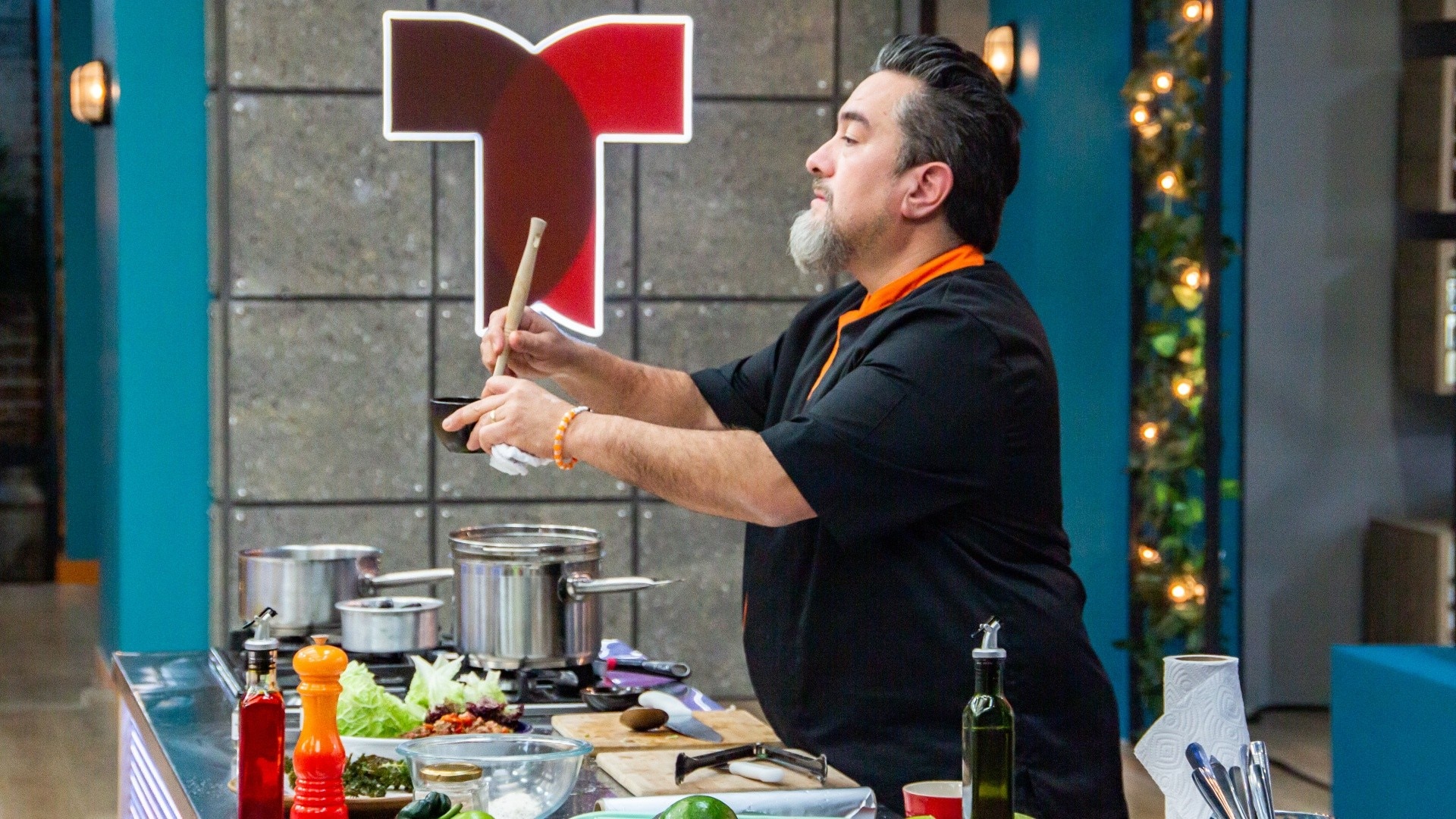 Watch Top Chef VIP Highlight Cocinando con el chef Antonio de Livier