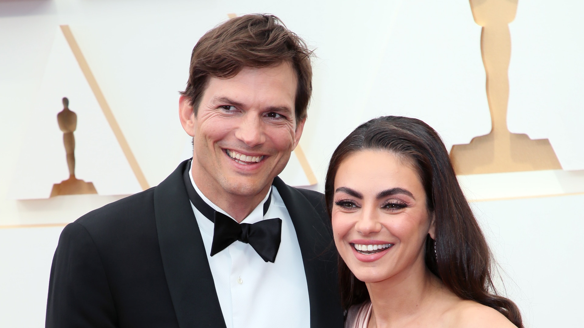 Watch Access Hollywood Highlight Ashton Kutcher First Told Mila Kunis(01)