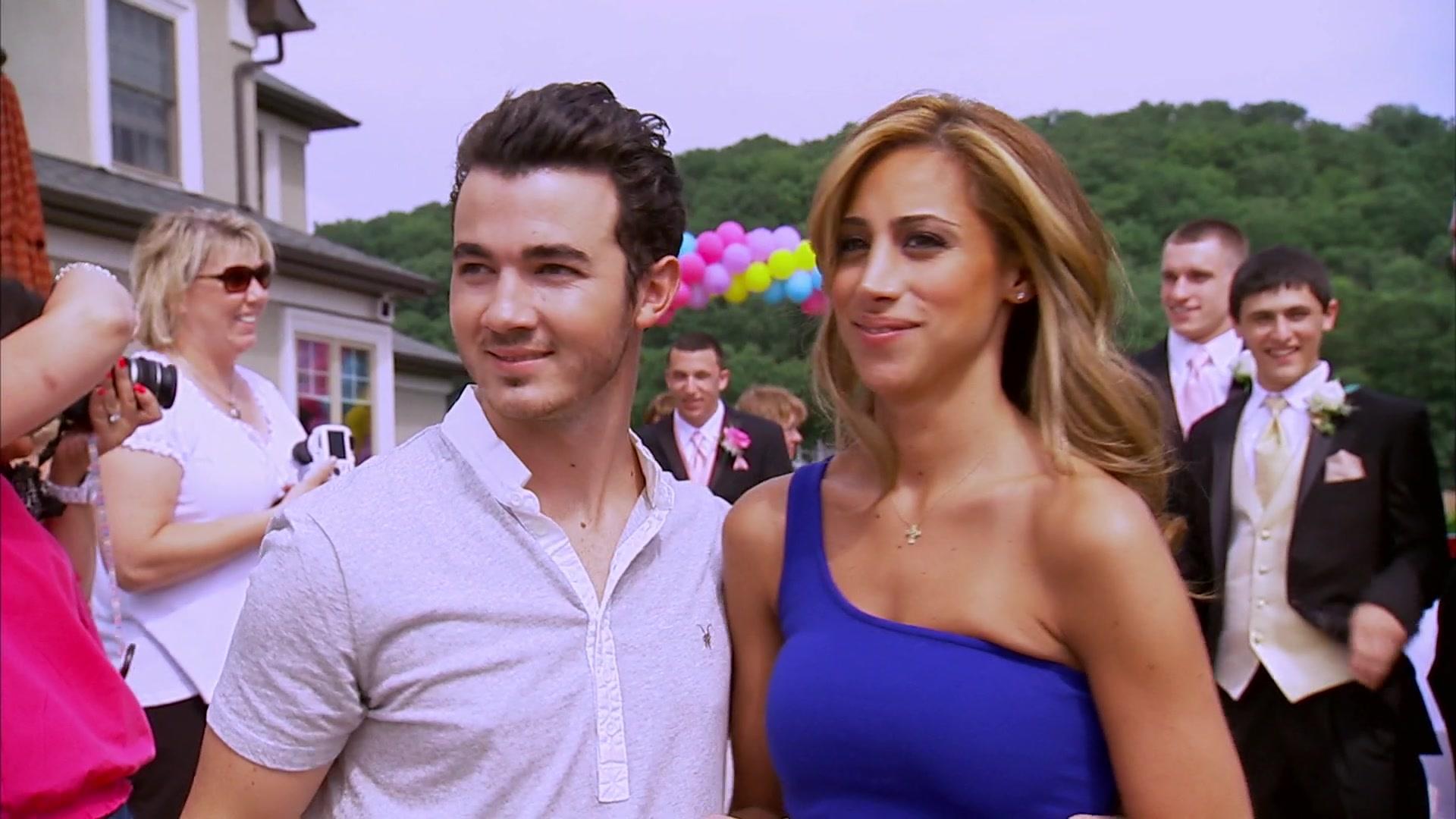 Watch Married To Jonas Episode: Prom Night with the In-Laws - NBC.com - Married To Jonas Season 1 Episode 9