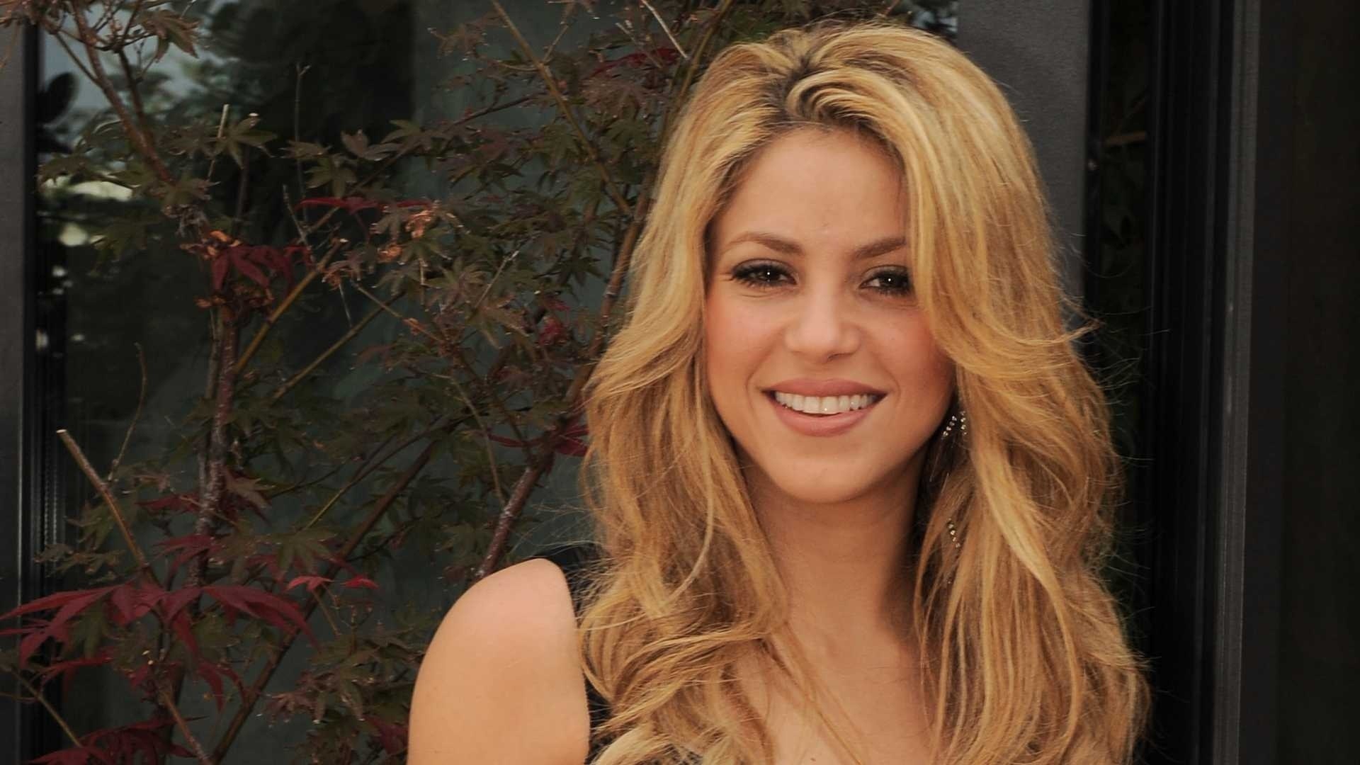 Watch Hoy Día Highlight: Shakira celebra el éxito de ‘Sessions #53