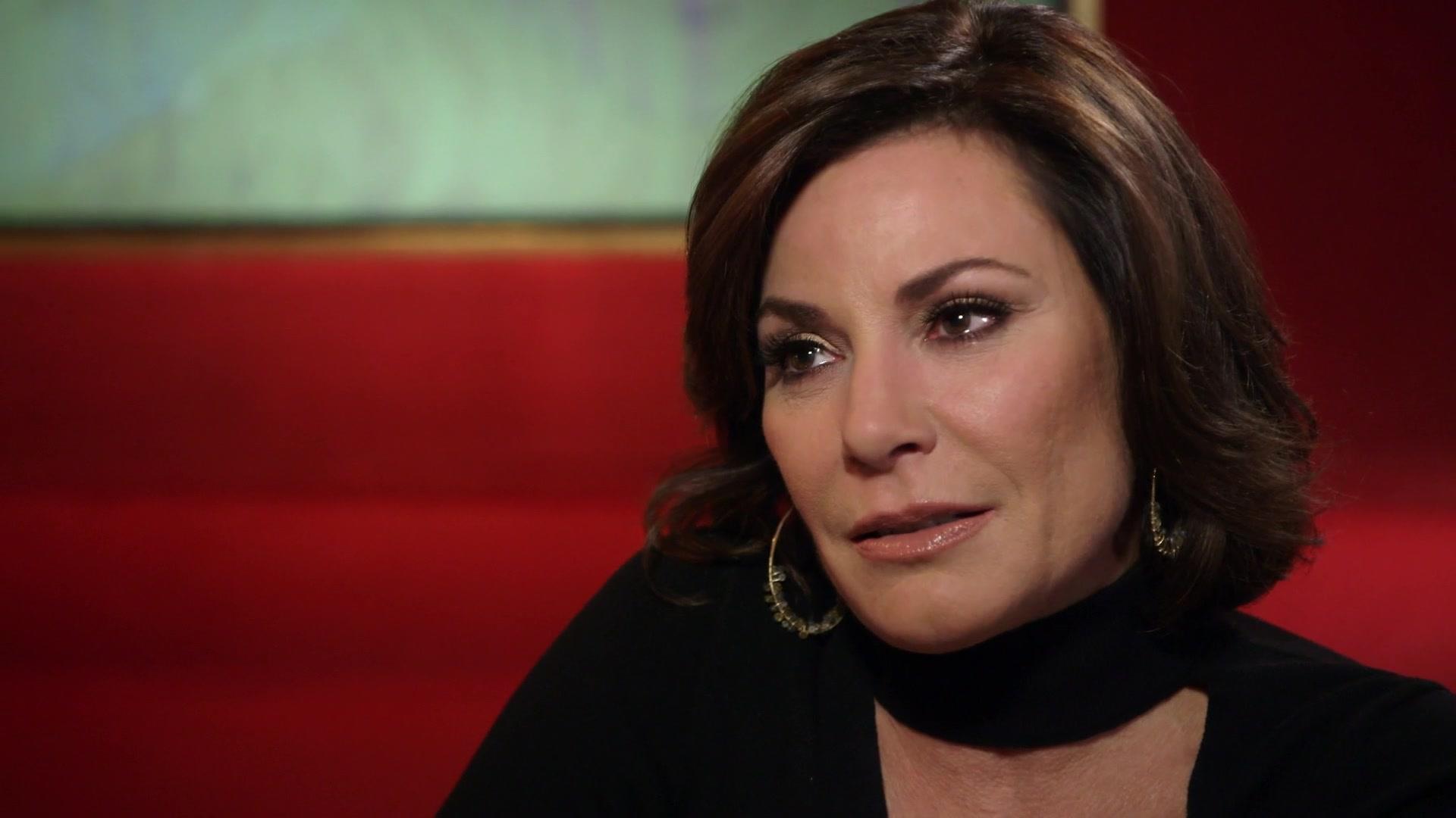 Watch Hollywood Medium With Tyler Henry Episode Luann de Lesseps(00)