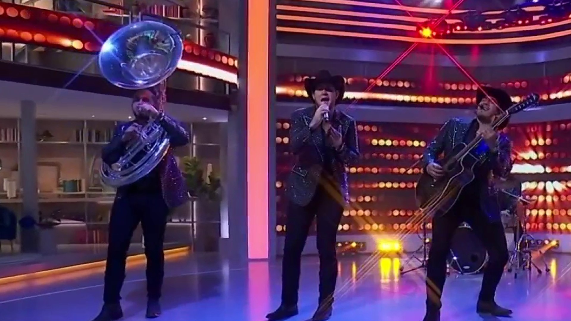 Watch Hoy Día Highlight: Calibre 50 Canta Su Tema 'Dirección Equivocada ...